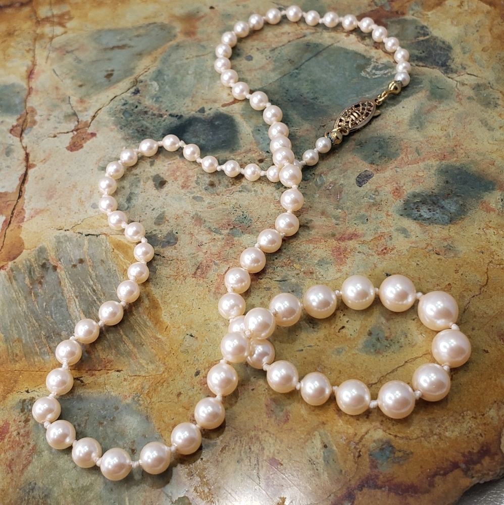 Avon Vintage Pearl Necklace